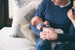 Essentiële zorgtips voor je baby: van voeding tot slaaproutine